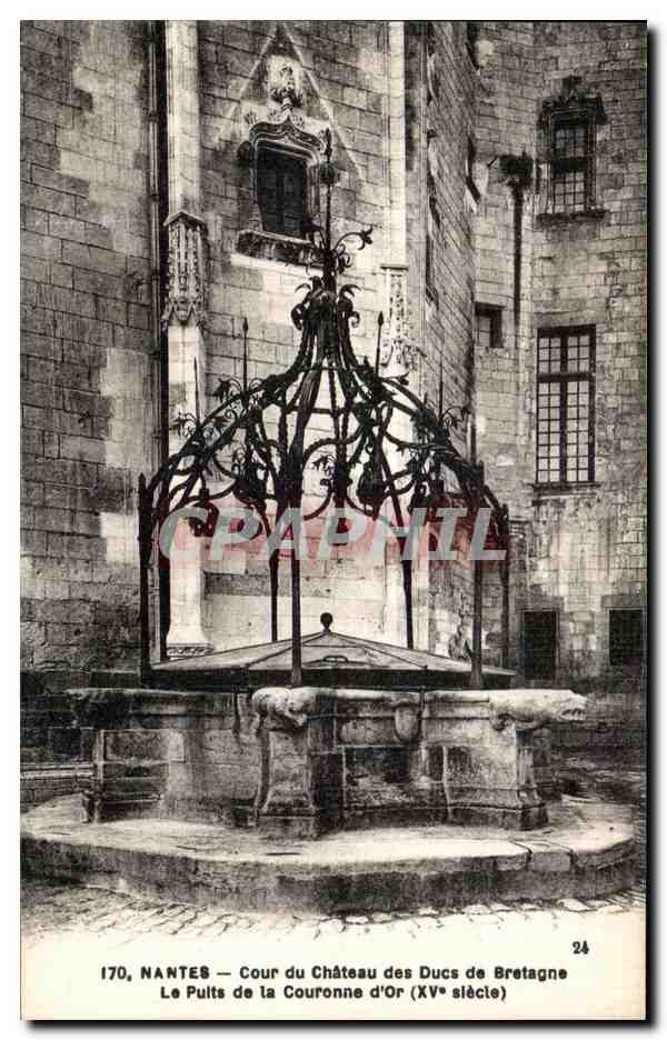 CPA Nantes Cour du Chateau des Ducs de Bretagne Le Puits de la Couronne D or 