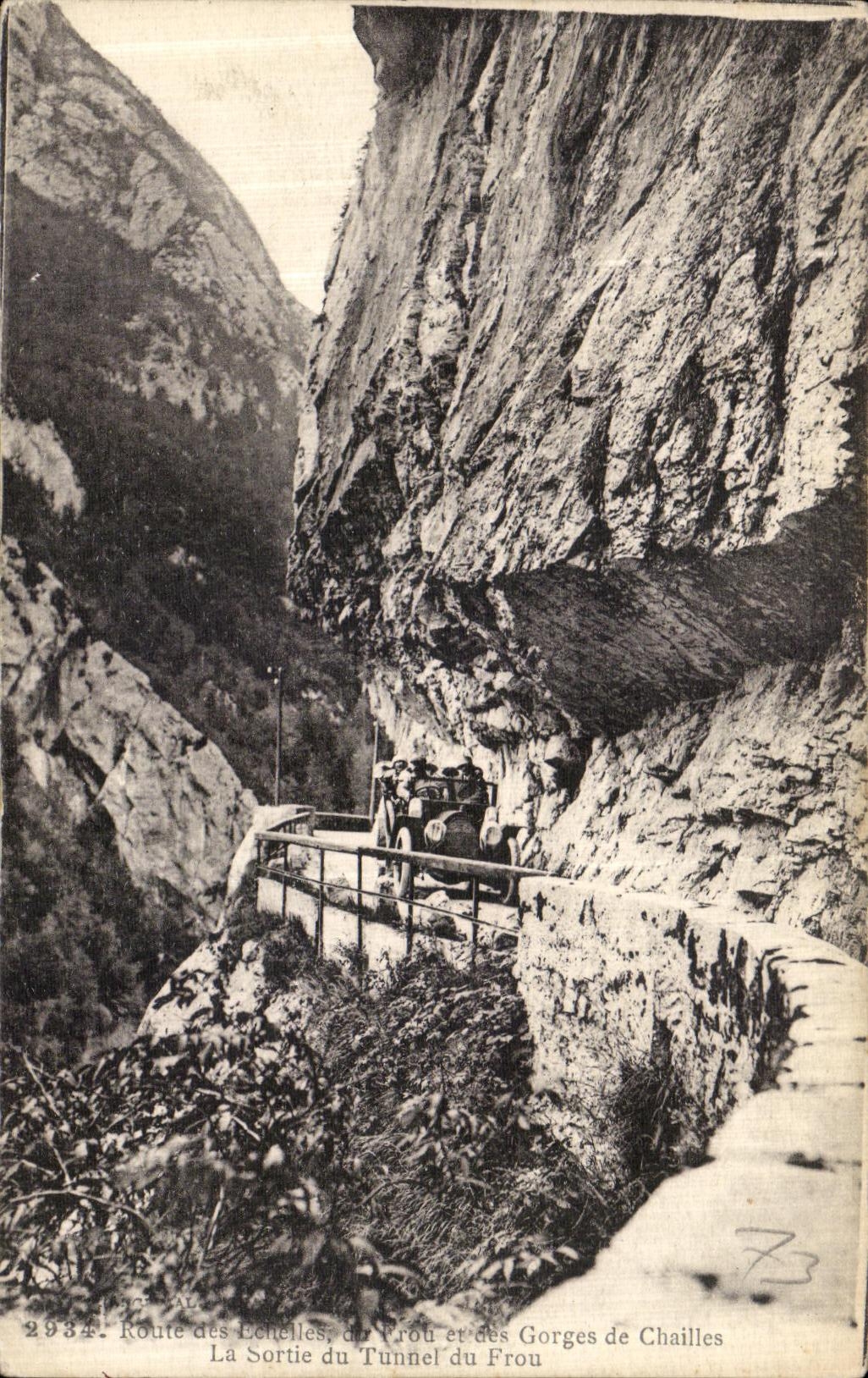 CPA Route des Tourelle de Gorges de Chailles La Sortie du Tunnel du Frou Automobile