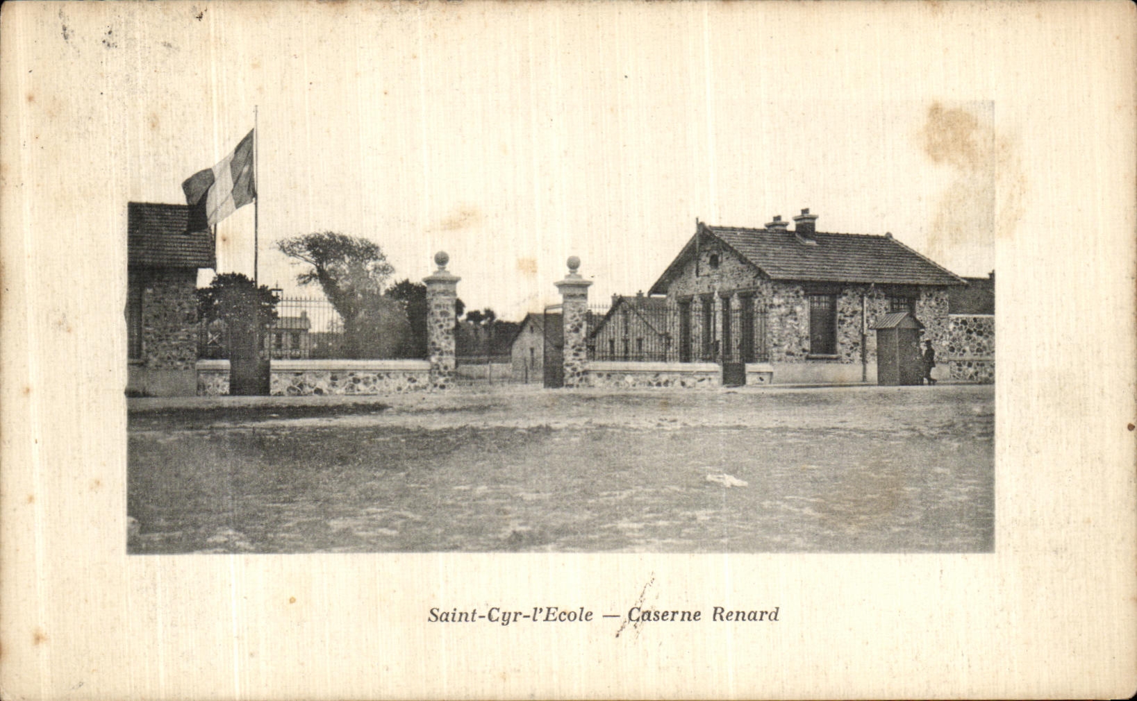 CPA Saint Cyr l Ecole Caserne Renard Militaria