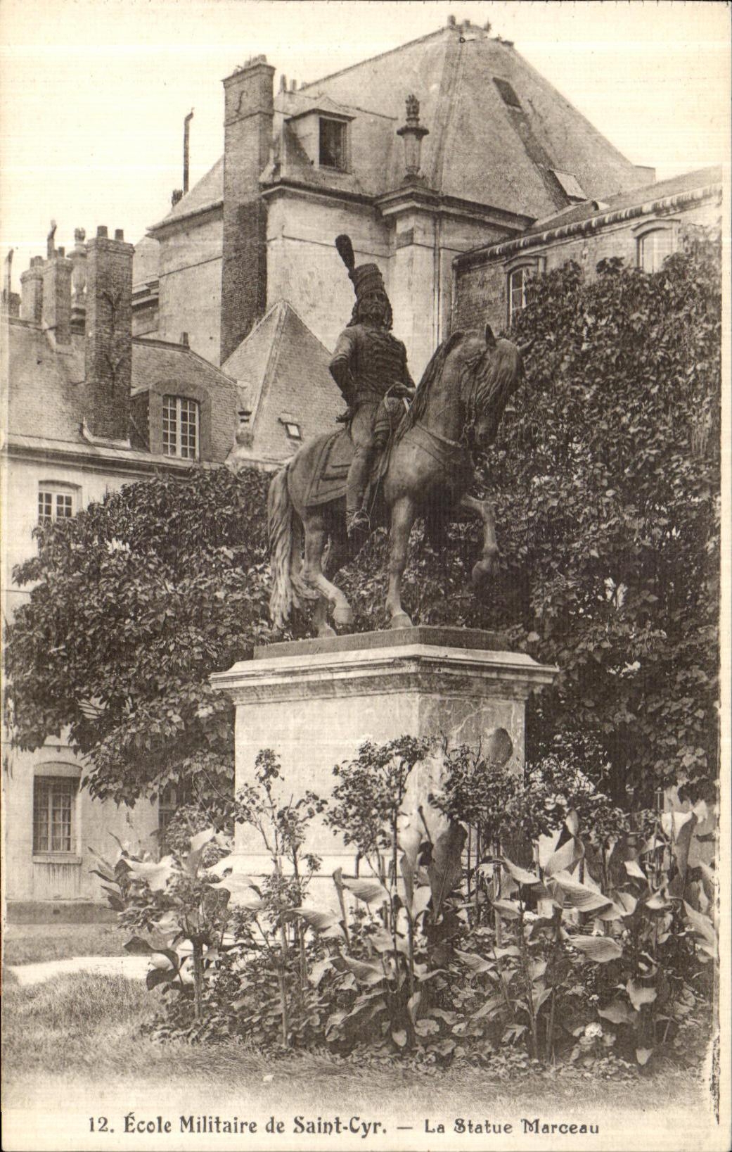 CPA Ecole Militaire de Saint Cyr Le Statue Marceau 
