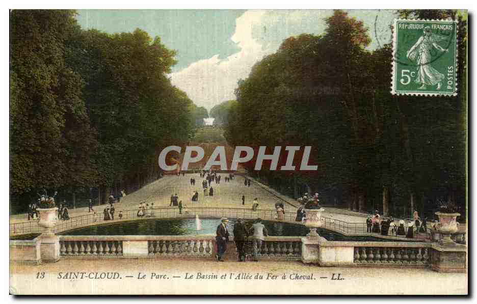CPA Saint Cloud Le Parc Le Bassin et l Allee du Fer a Cheval 