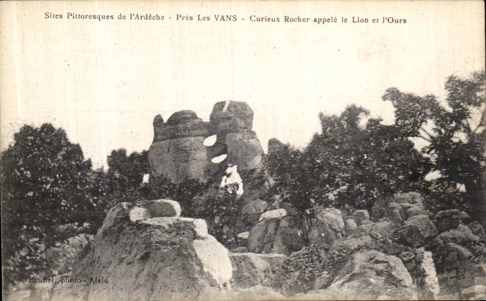 Sites Pittoresques de l'Ardèche - Près Les VANS - Curieux Rocher appelé le Lion et l'Ours - Brunel, photo-Alais