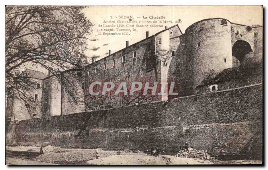 CPA Sedan La Cathedrale Ancien chateau des princes de la Mark