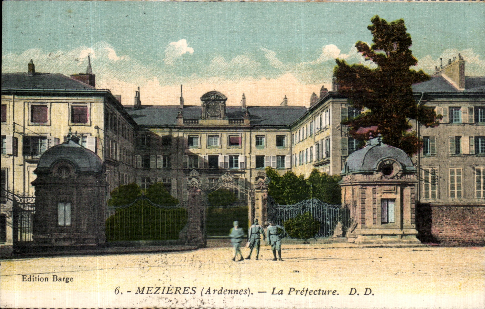 CPA Mezieres La Prefecture Soldats Militaria