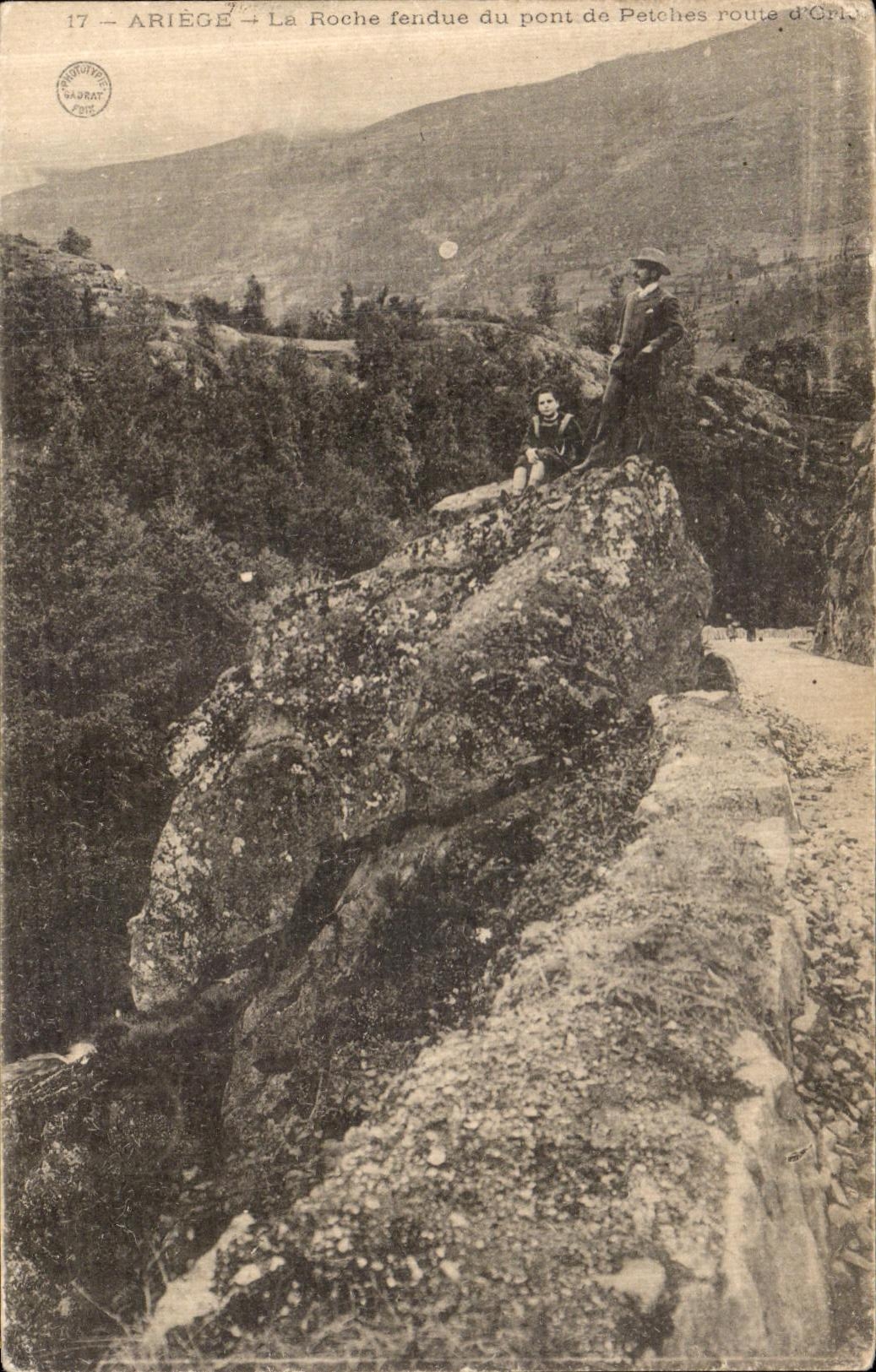 Ariège — La Roche fendue du pont de Petches route d'Orléans — Gareat 17