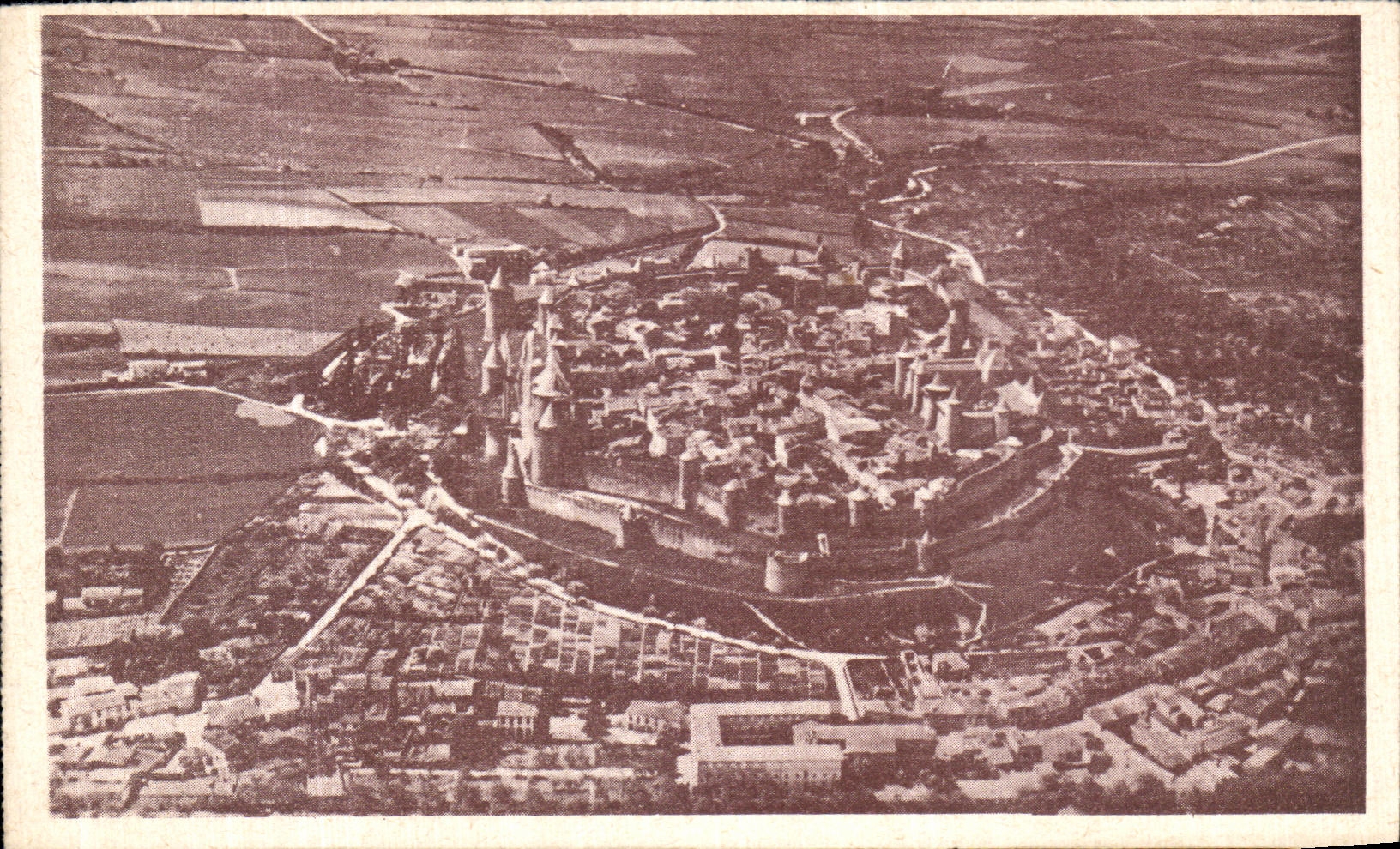 CPA Carcassonne La Cite Vue Prise Par avion de la Cie Gle Aeropostale