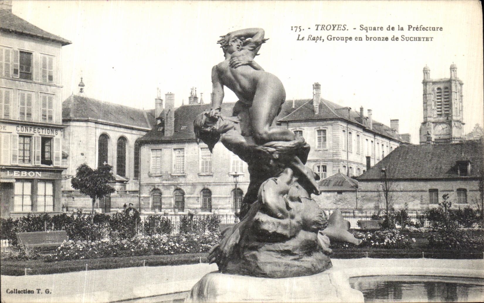 Troyes - Square de la Préfecture - Le Rapt, groupe en bronze de Suchetet