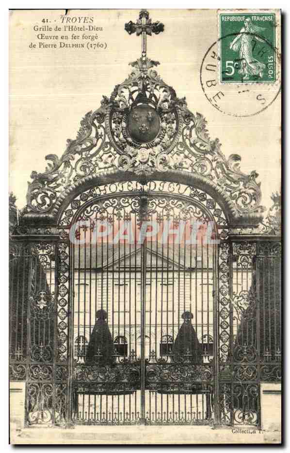 CPA Troyes Grille de l Hotel Dieu Oeuvre es Fer Forge de Pierre DElphin 