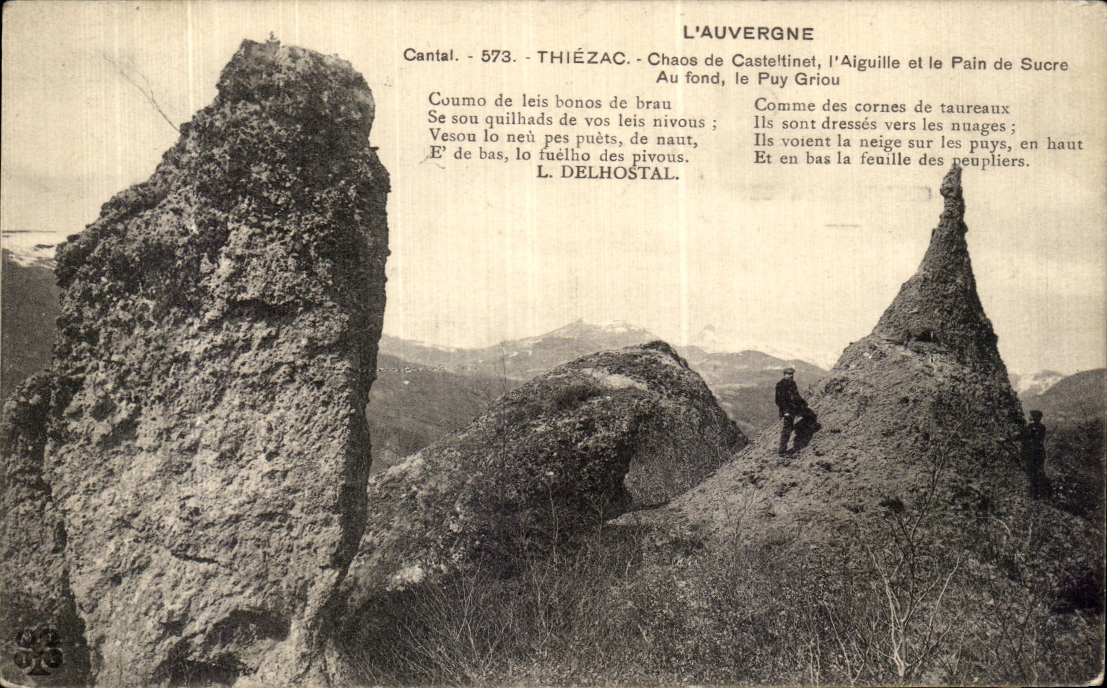 CPA L Auvergne Thiezac chaos de Casteltinet l Aigille et le Pain de Sucre Au fond le Puy Griou