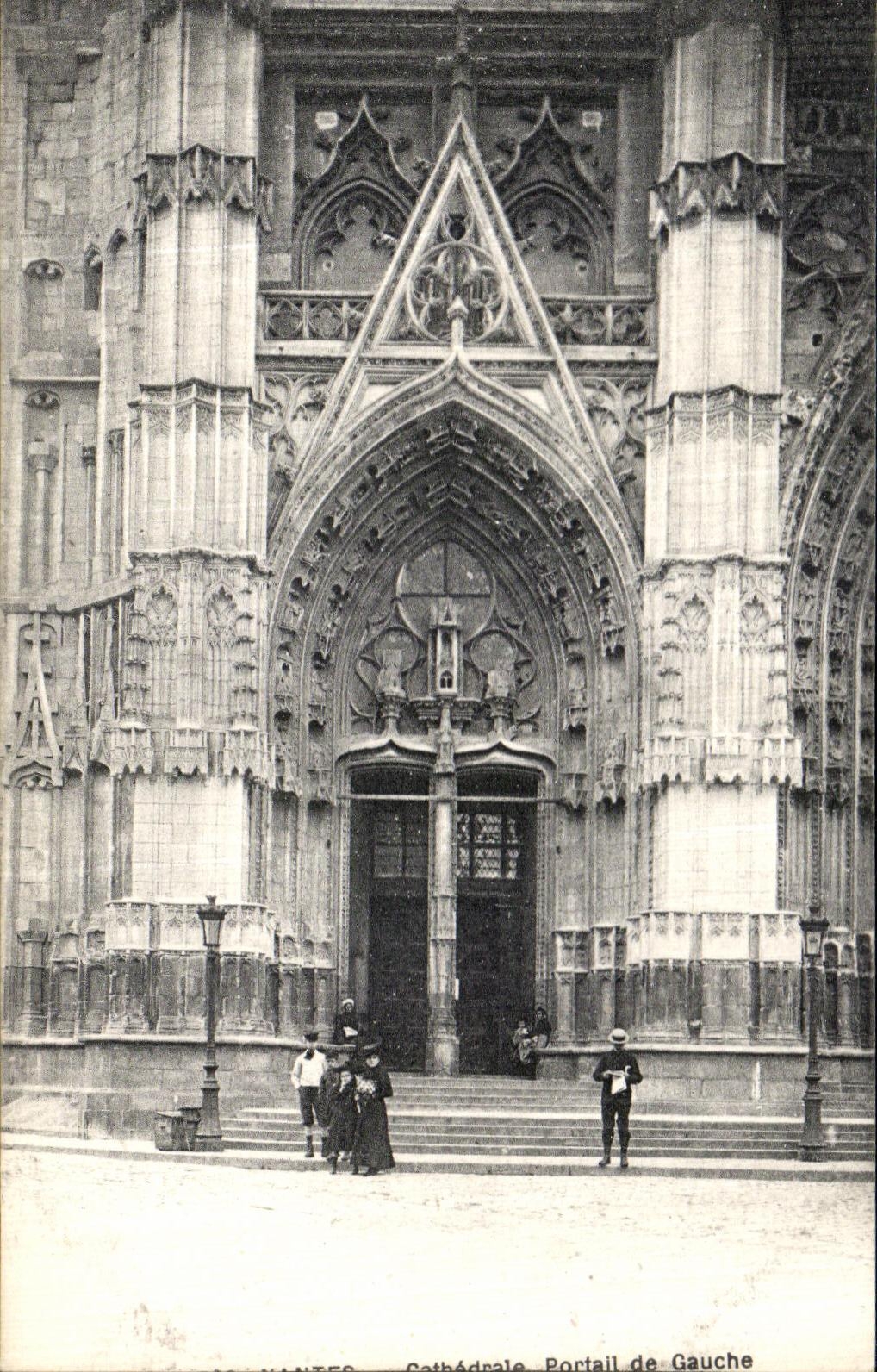 CPA Nantes Le Cours St Pierre L Abside de la Cathedrale