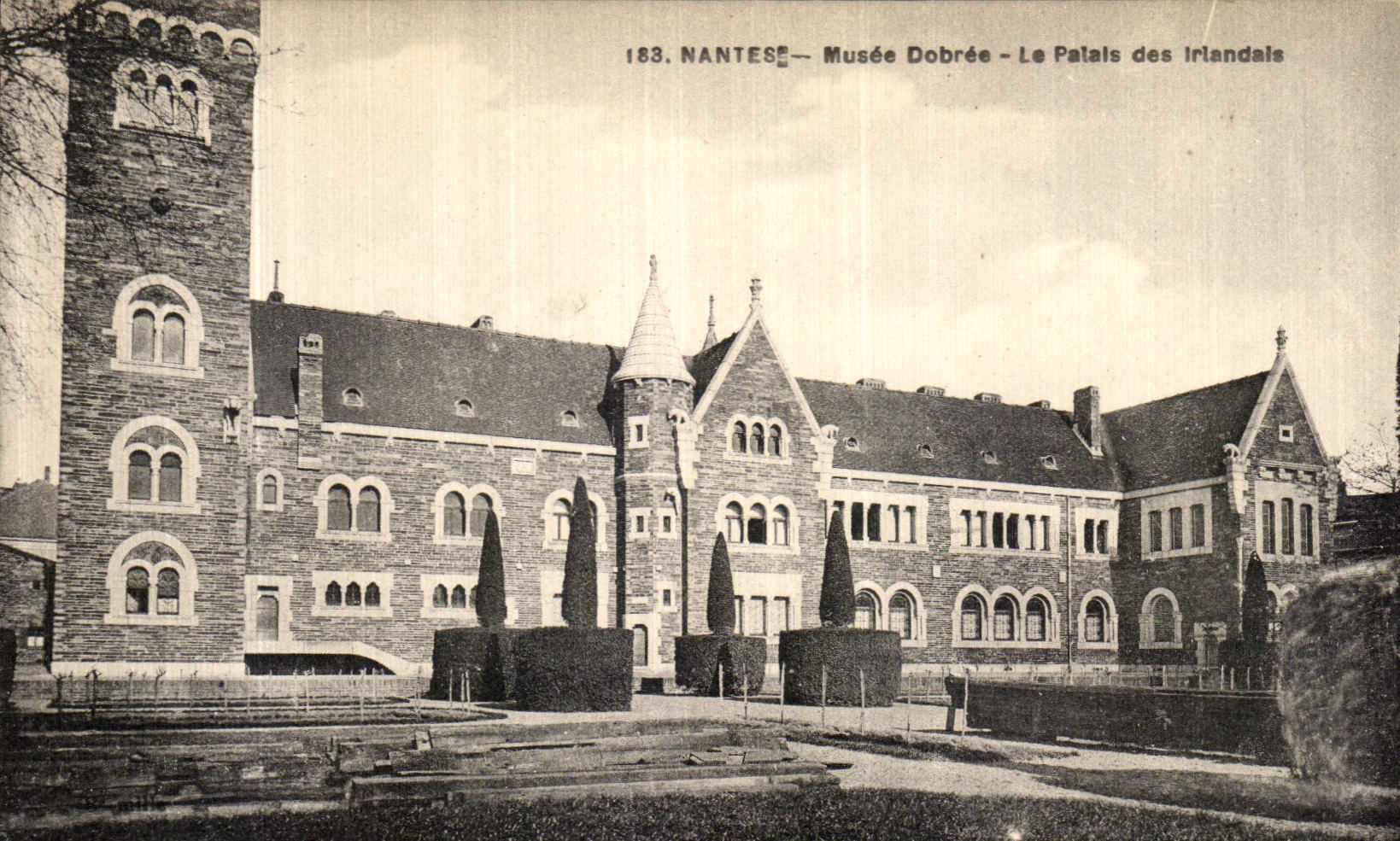 CPA Nantes Musee Dobree Le Patais des 