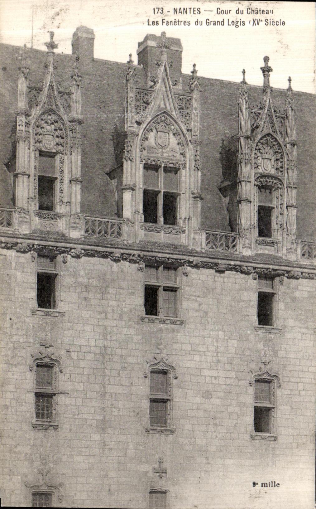 CPA Nantes Cour du Chateau Les Fanetres du Grand Logis