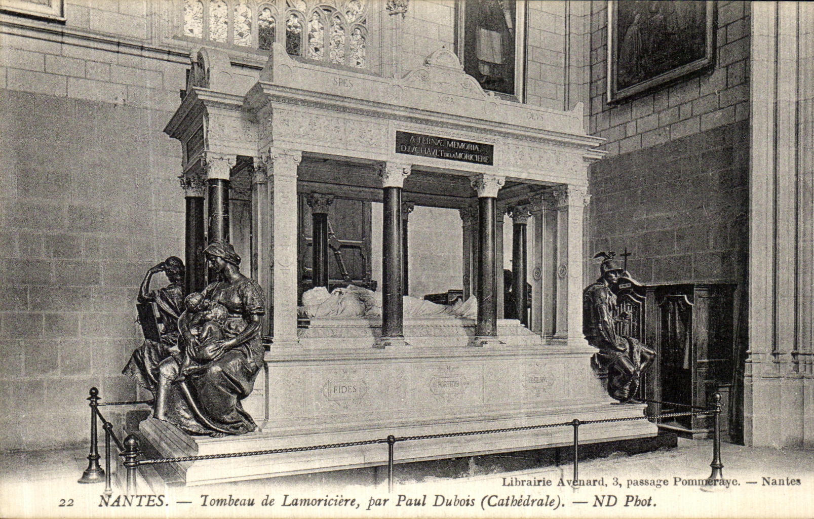CPA Nantes Tombeau de Lamoriciere par Paul