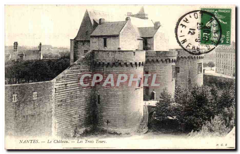 CPA Nantes Le Chateau Les Trois Tours