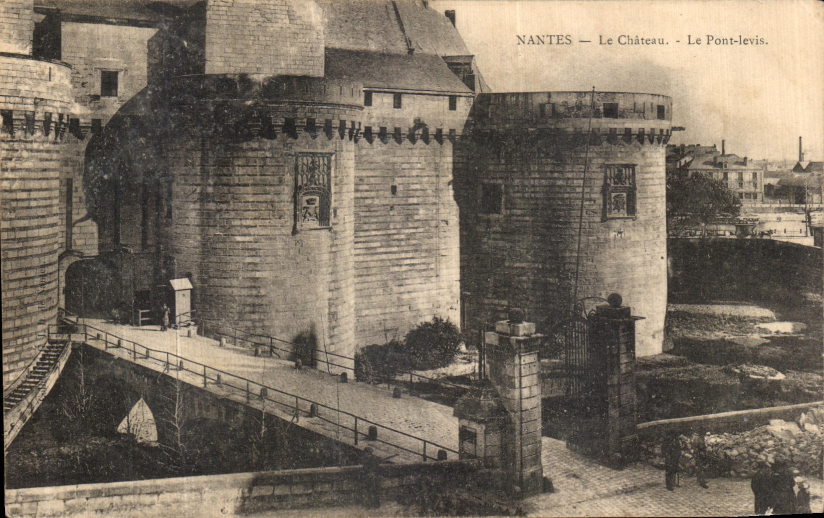 CPA Nantes La Chateau Le Pont Levis
