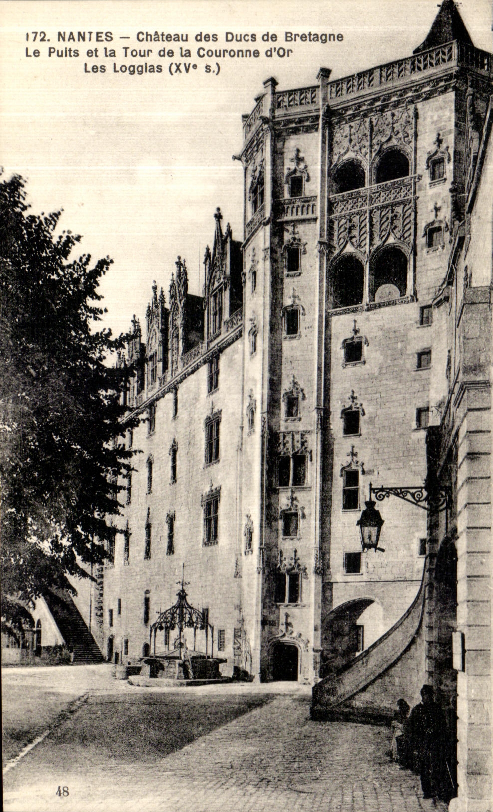 CPA Nantes Chateau des Ducs de Bretagne Le Pults et la Tour de la couronne d or