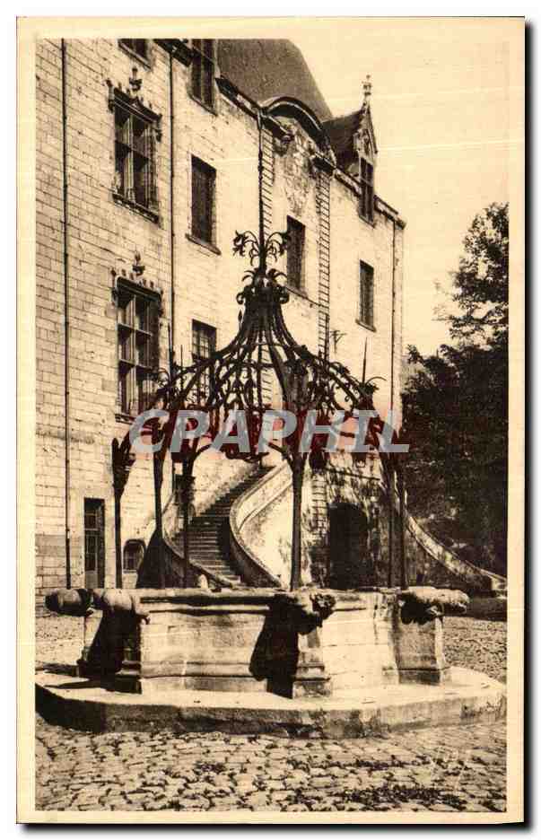 CPA Nantes Chateau des Ducs de Bretagne Le Puits de La Couronne d Or 