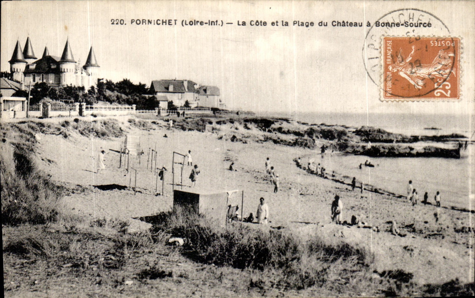 CPA Pornichet La Cote et la Plage du Chateau a Bonne Source 