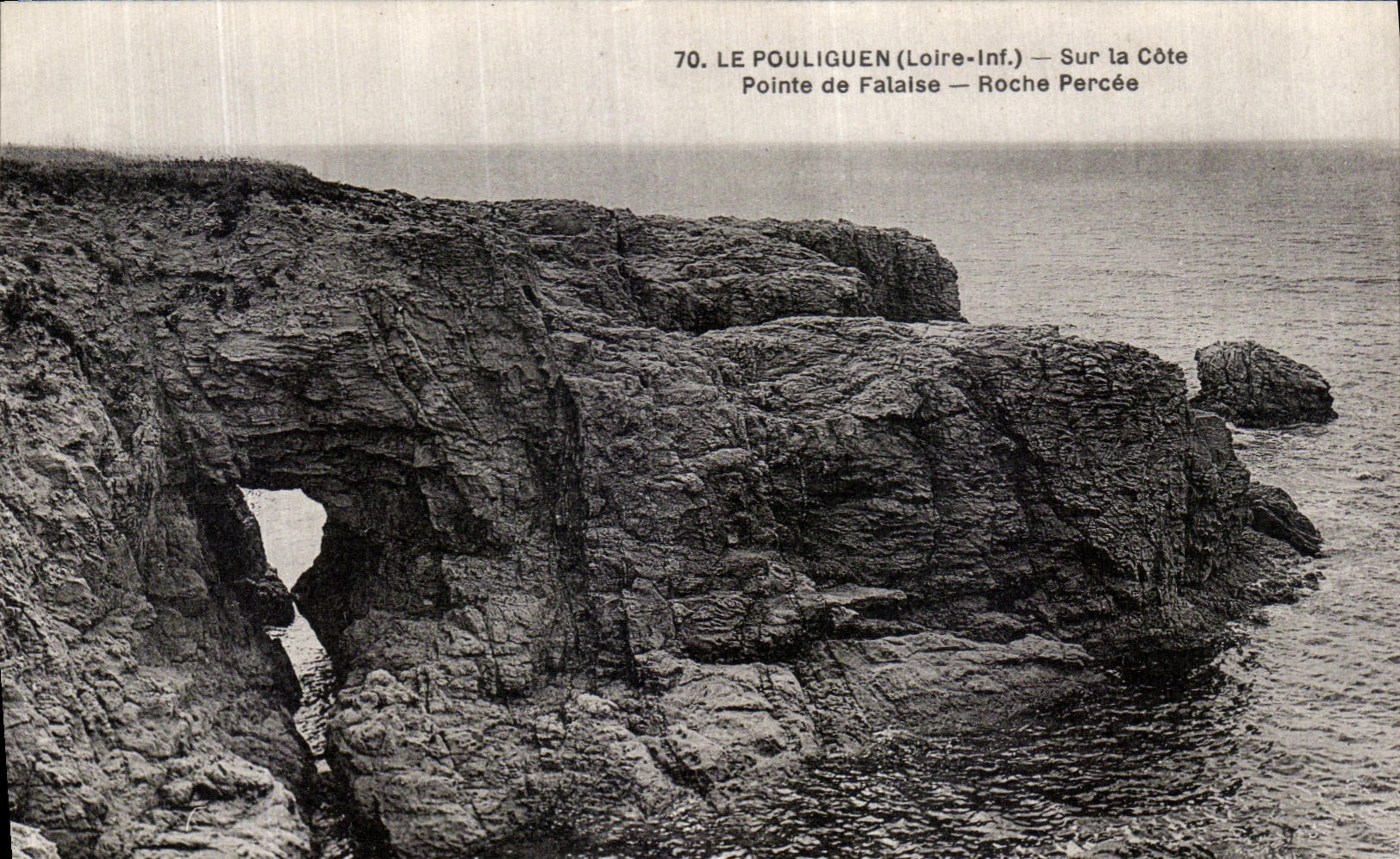 CPA Le Pouliguen Sur La Cote Pointe de Falaise Roche Percee