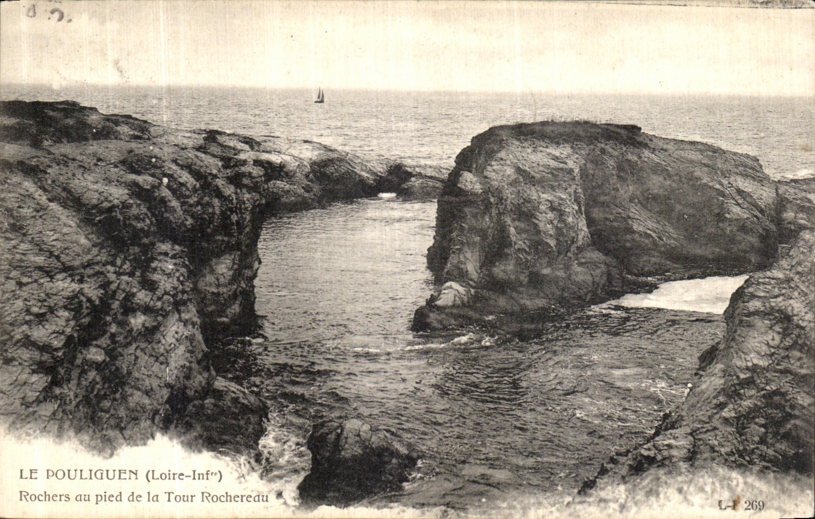 CPA Le Pouliguen Rochers au Pied de La Tour Rochereau 
