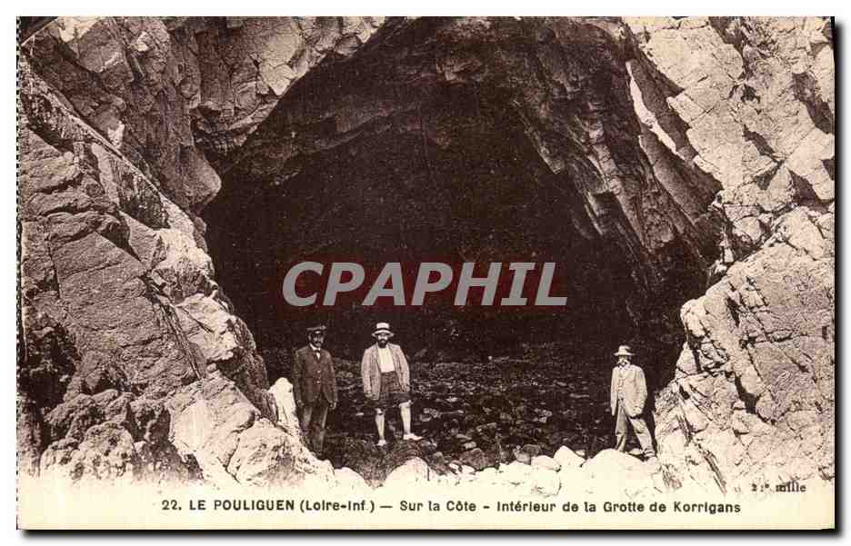 CPA Le Pouliguen Sur la Cote Interieur de la Grotte de Korrigans