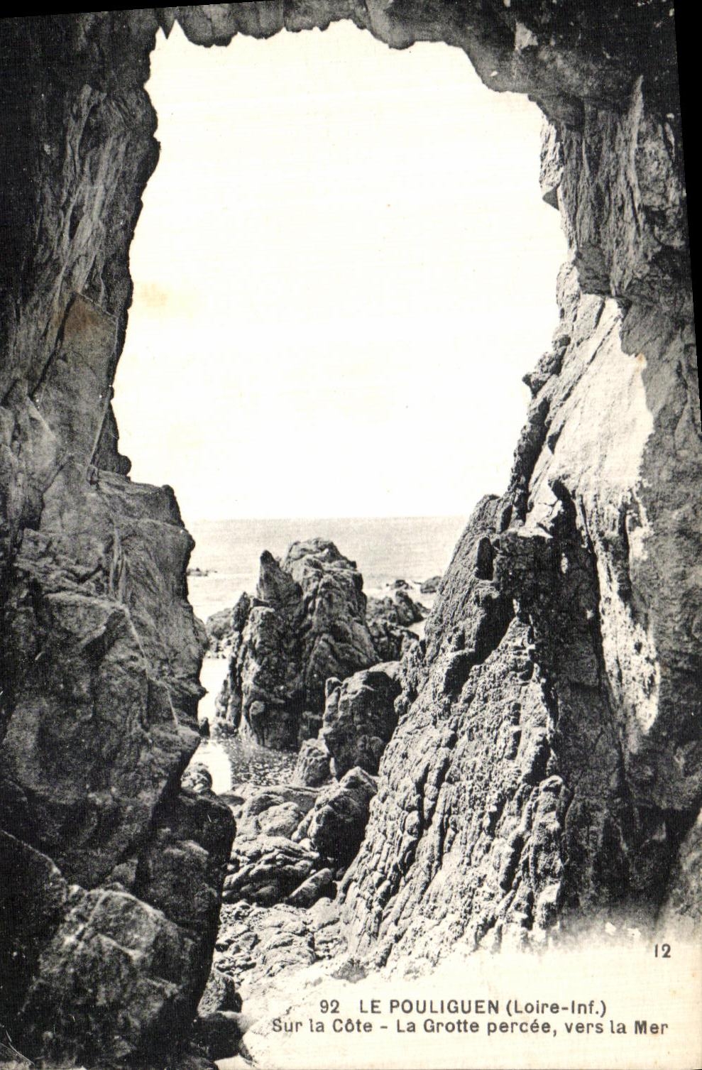 CPA Le Pouliguen Sur la Cote La Grotte Percee Vers La Mer 