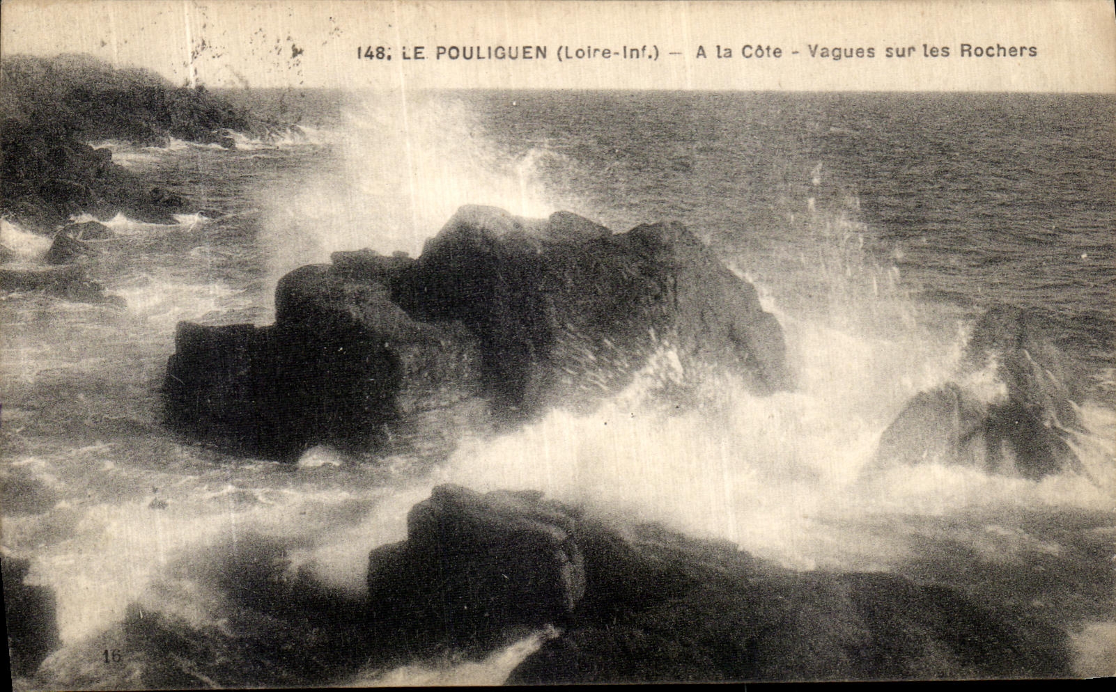 CPA Le Pouliguen A la Cote Vagues Sur Les Rochers 