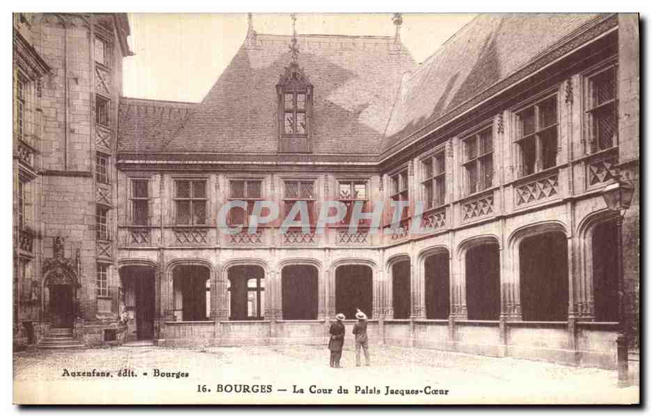 Bourges — La Cour du Palais Jacques-Cœur — Auxenfans, édit. • Bourges