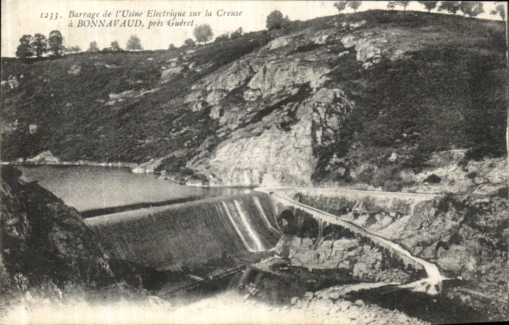 Barrage de l'Usine Électrique sur la Creuse à Bonnavaud près Guéret — A. de Nussac, édit., Guéret, n° 1233