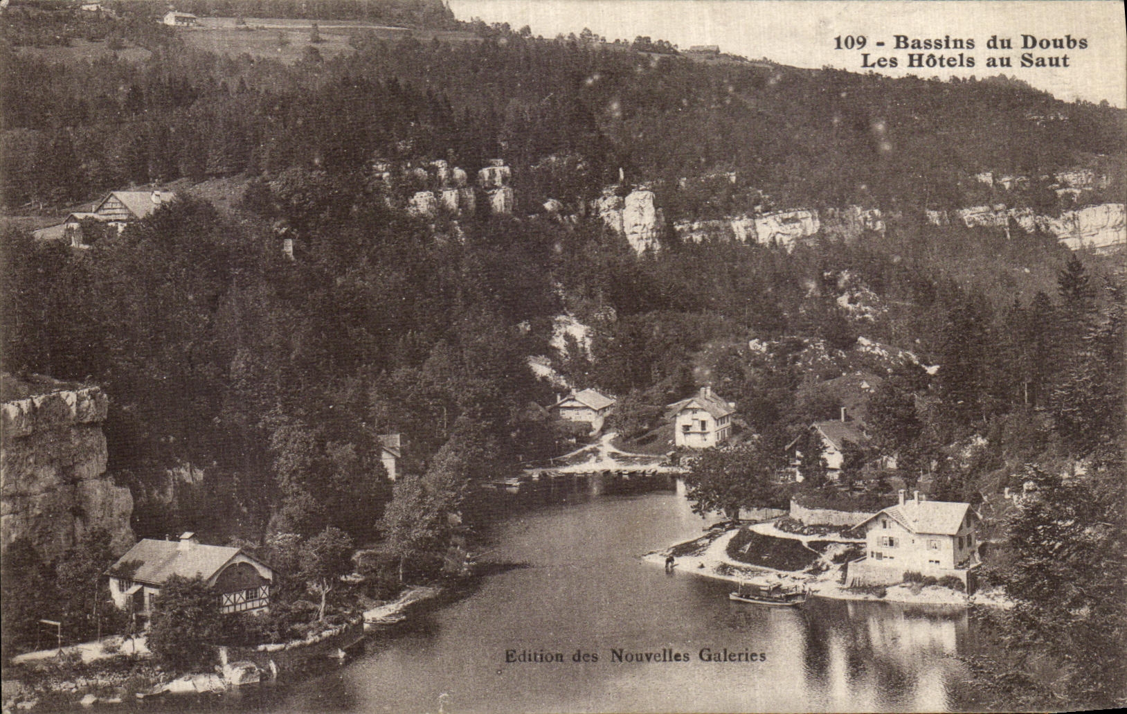 CPA Bassins du Doubs Les Hotels au Saut Doubs