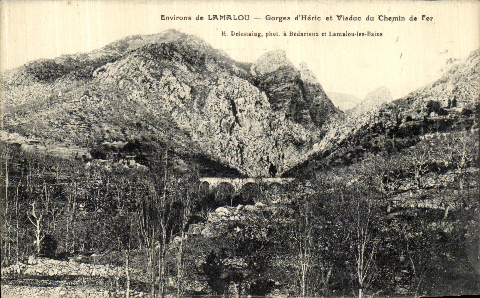 CPA Environs de Lamalou Gorges d Heric et Viaduc du Chemin de fer