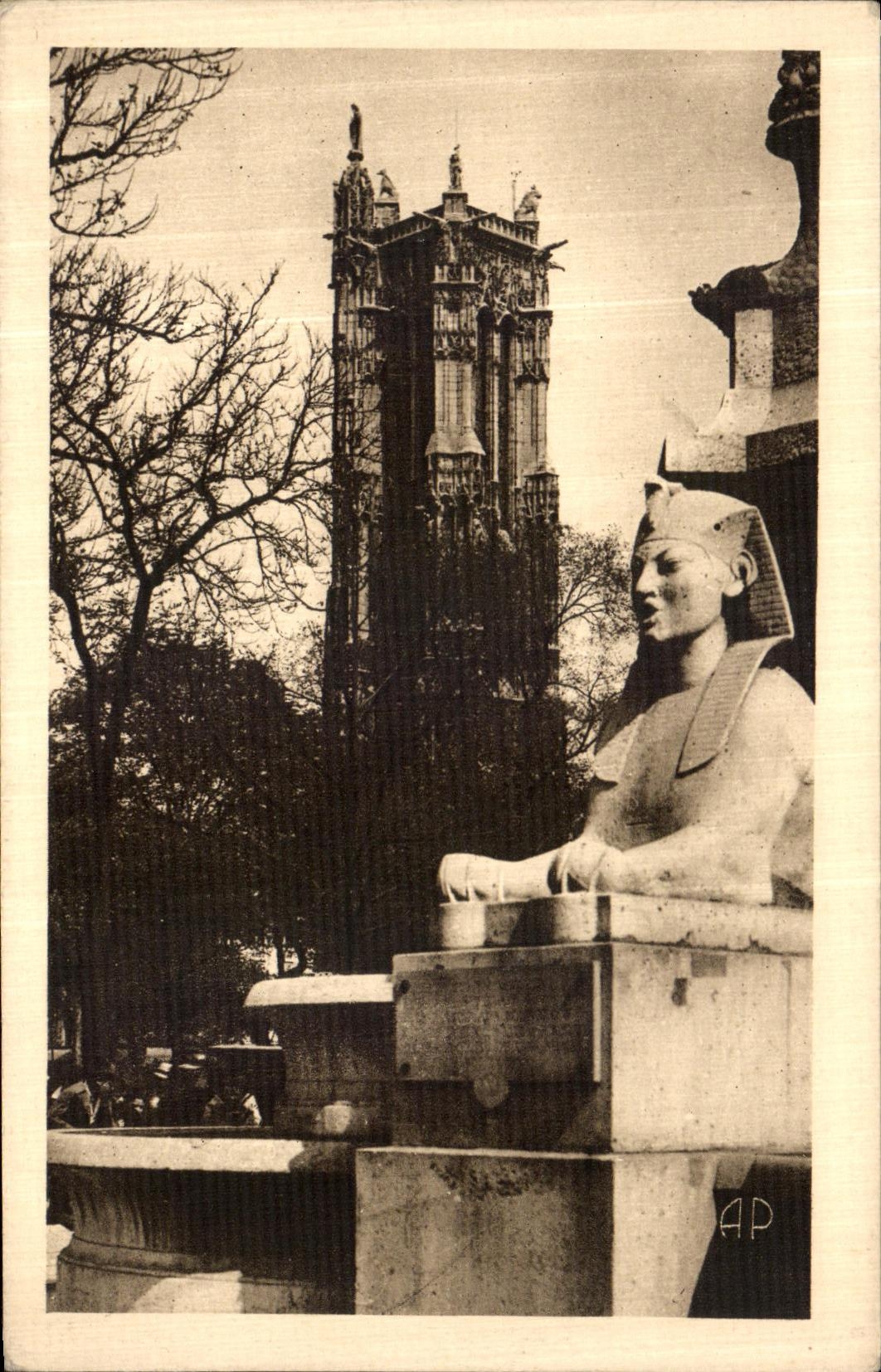 CPA Paris La Tour Saint Jacques prise de la Fontaine place du Chatelet Sphinx