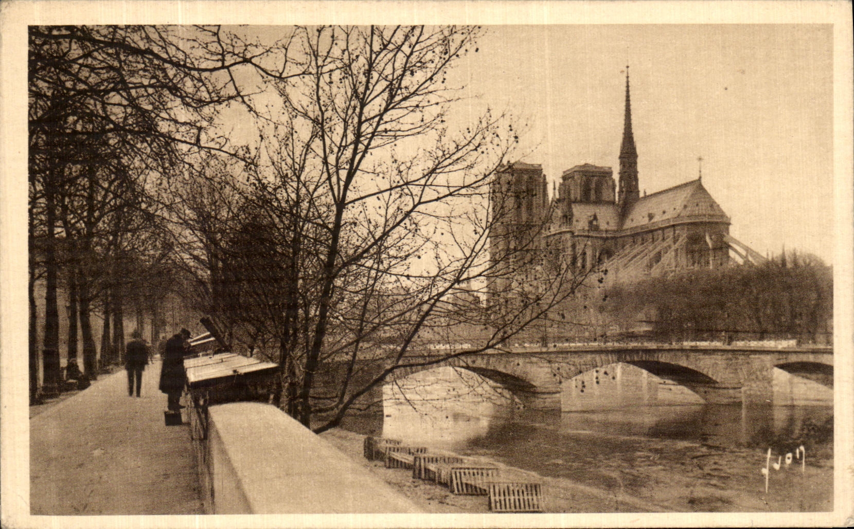 CPA Paris Notre Dame Vue du Quai de la Tournelle