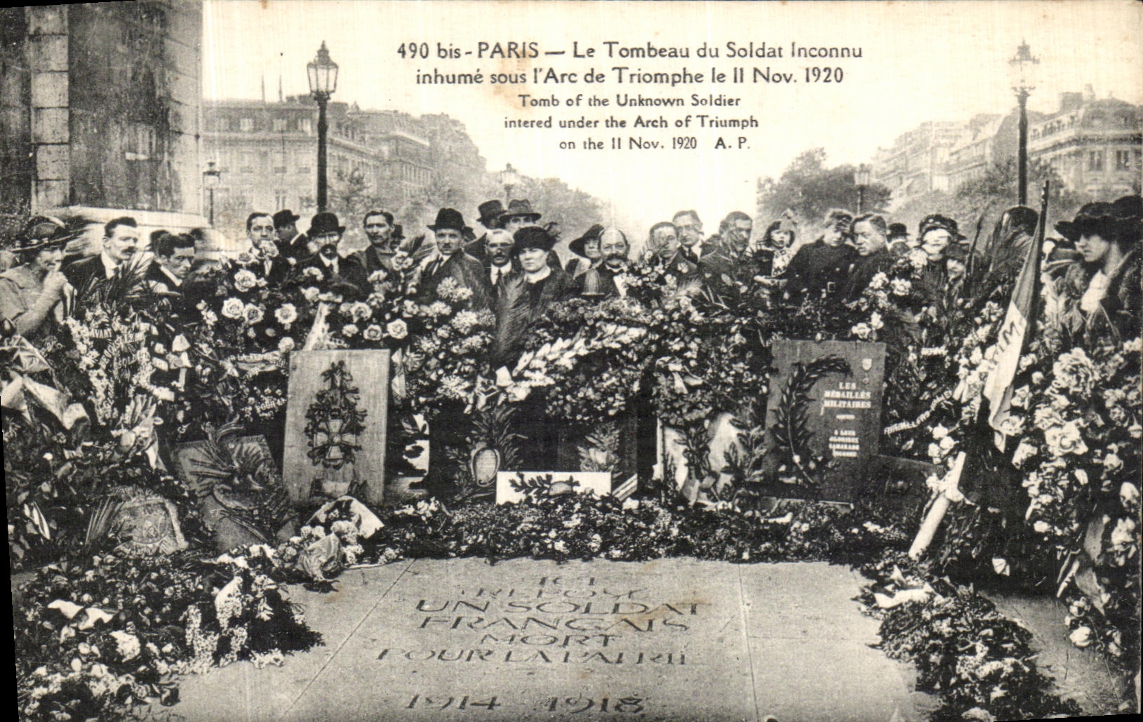 CPA Paris Le Tombeau du Soldar Inconnu inhume sous l Arc de Triomphe