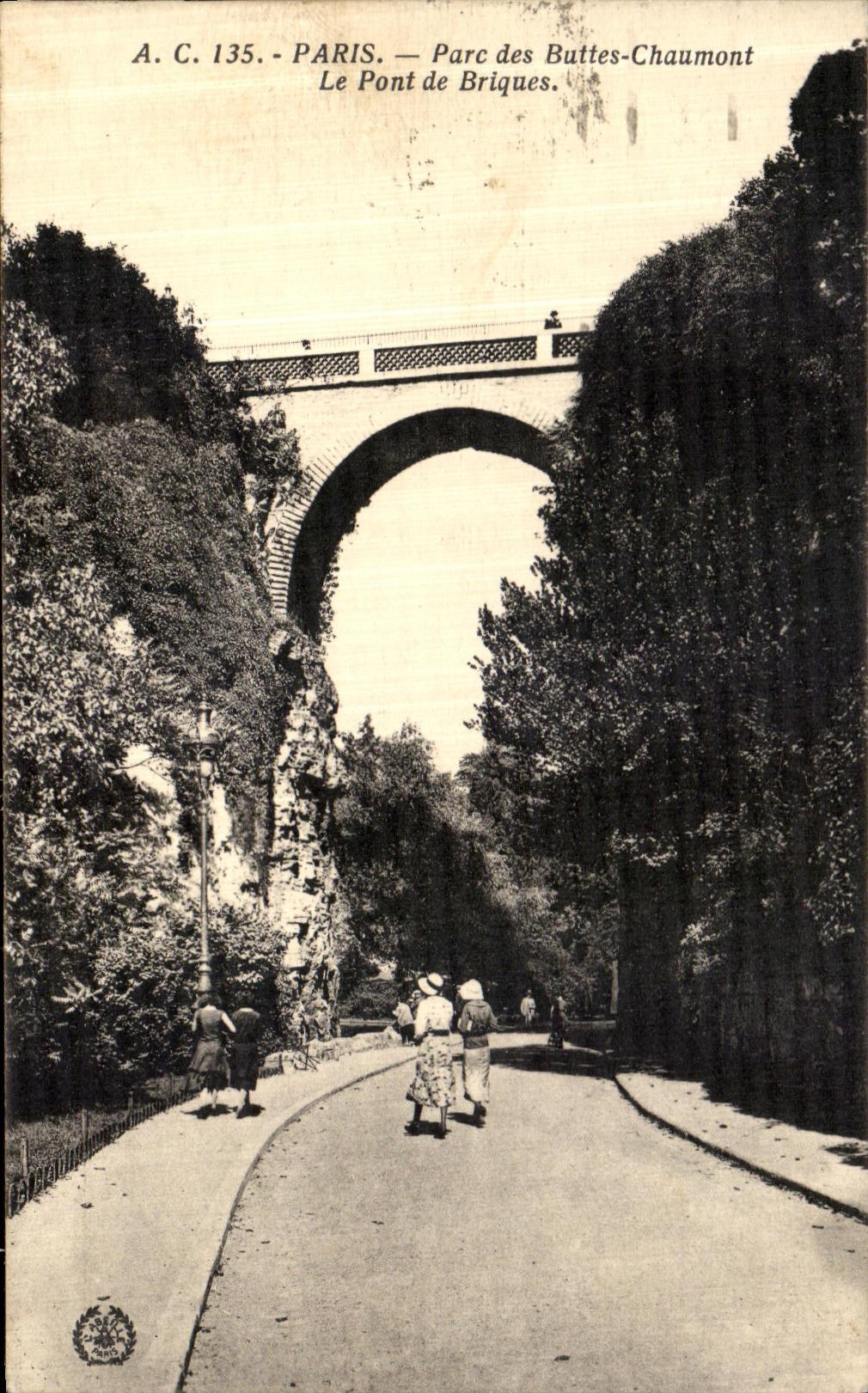 CPA Paris Parc des Buttes Chaumont Le Pont de Briques