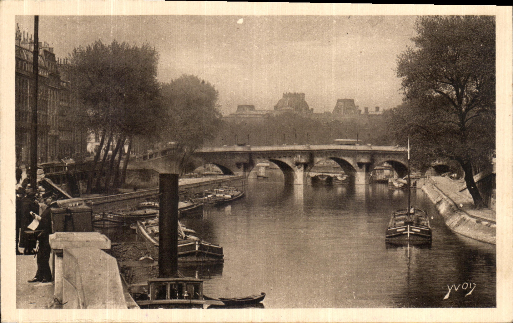 CPA Paris En Flanant Quai des Grande Augustins Peniches Bateau