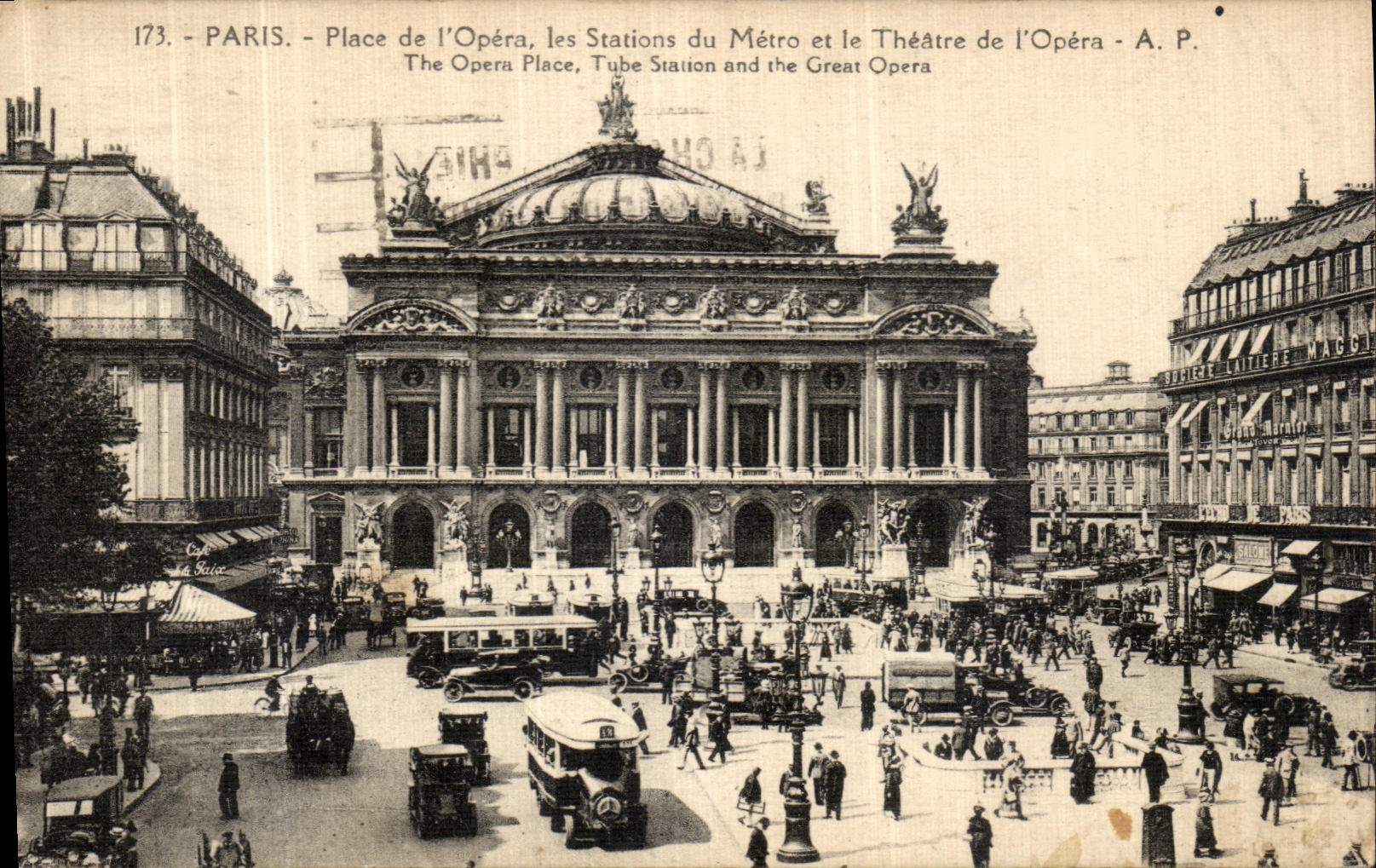 CPA Paris Place de l Opera les Stations du Metro et le Theatre de l Opera