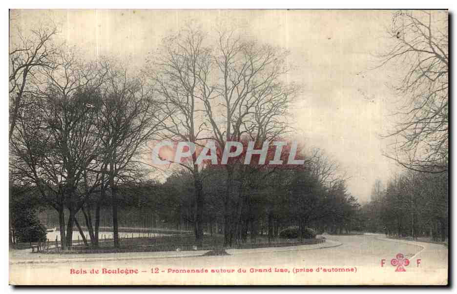 CPA Bois de Boulogne Promenade autour du Grand Lac prise d automne