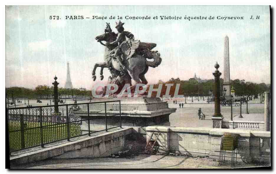 CPA Paris Place de la Concorde et Victoire equestre de Coysevox