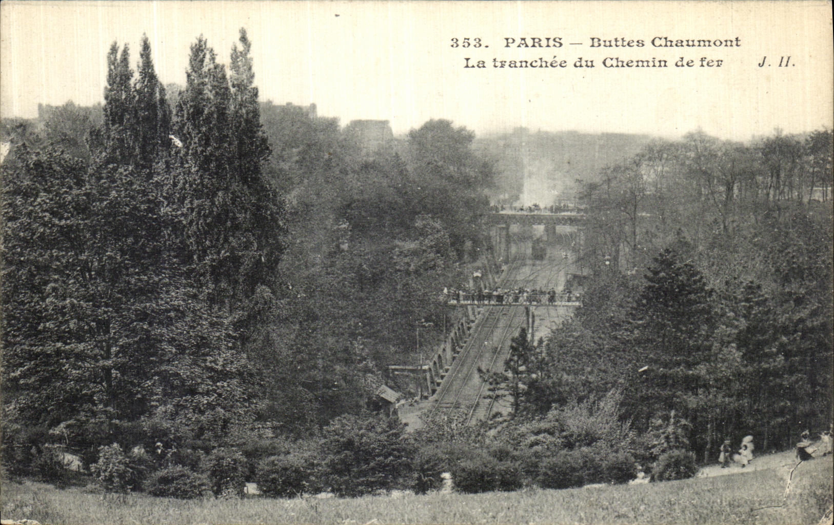 CPA Paris Buttes Chaumont La Tranchee du Chemin de Fer Train