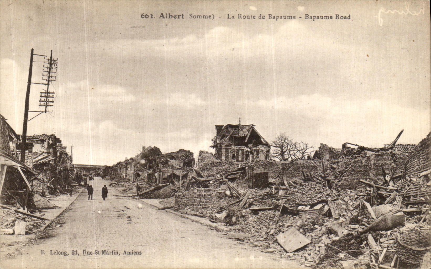 CPA Albert La Route de Bapaume Militaria