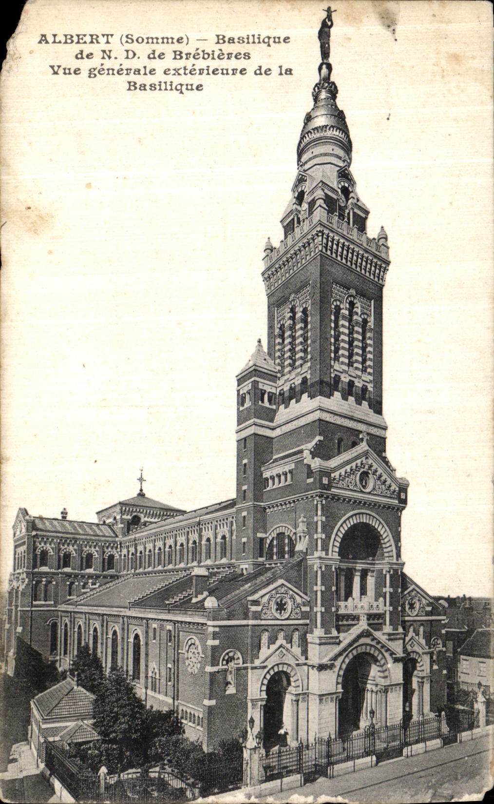CPA Albert La Basilique de N D Brebieres Vue Generale exterieur de la Basilique