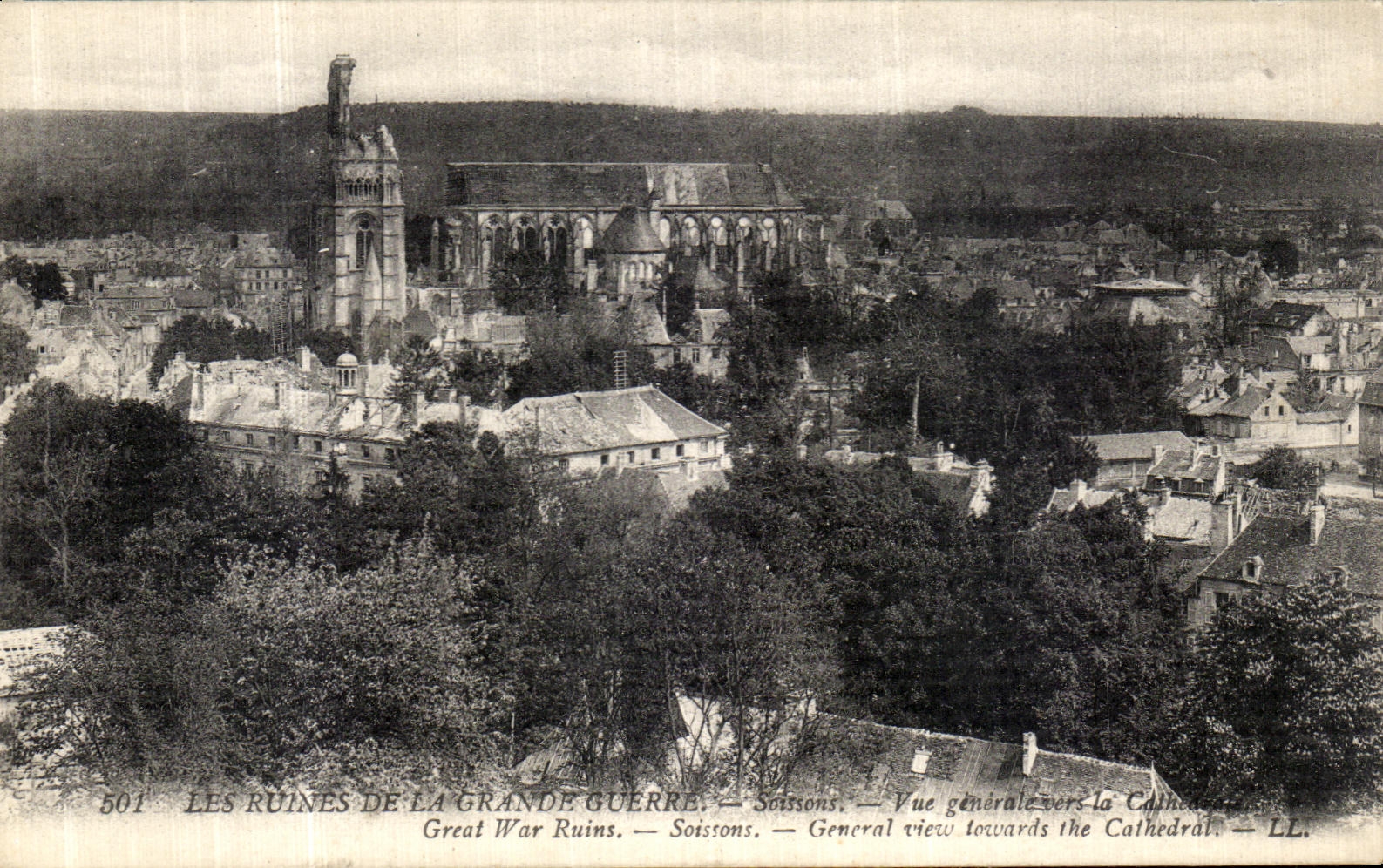 CPA Les Ruines De La Grande Guerre Soissions Vue Generale La Cathedrale Militaria