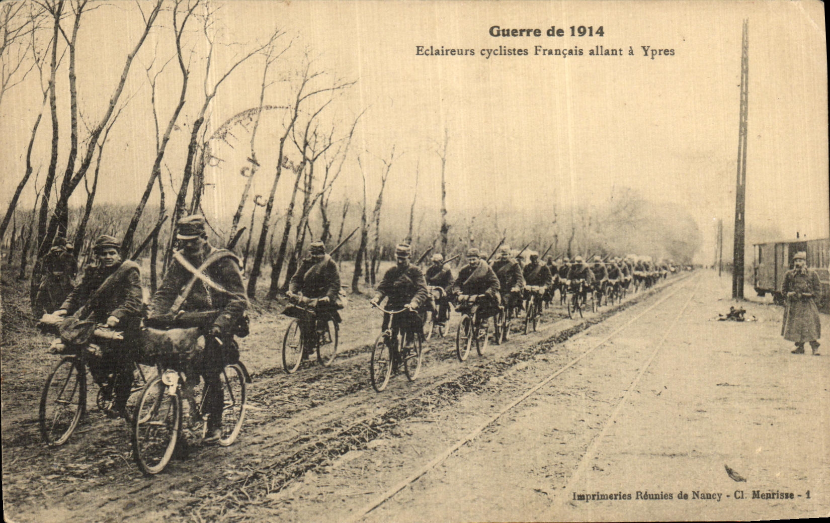 Eclaireurs cyclistes Français allant à Ypres — Guerre de 1914 — Imprimeries Réunies de Nancy - Cl. Menrisse - 1