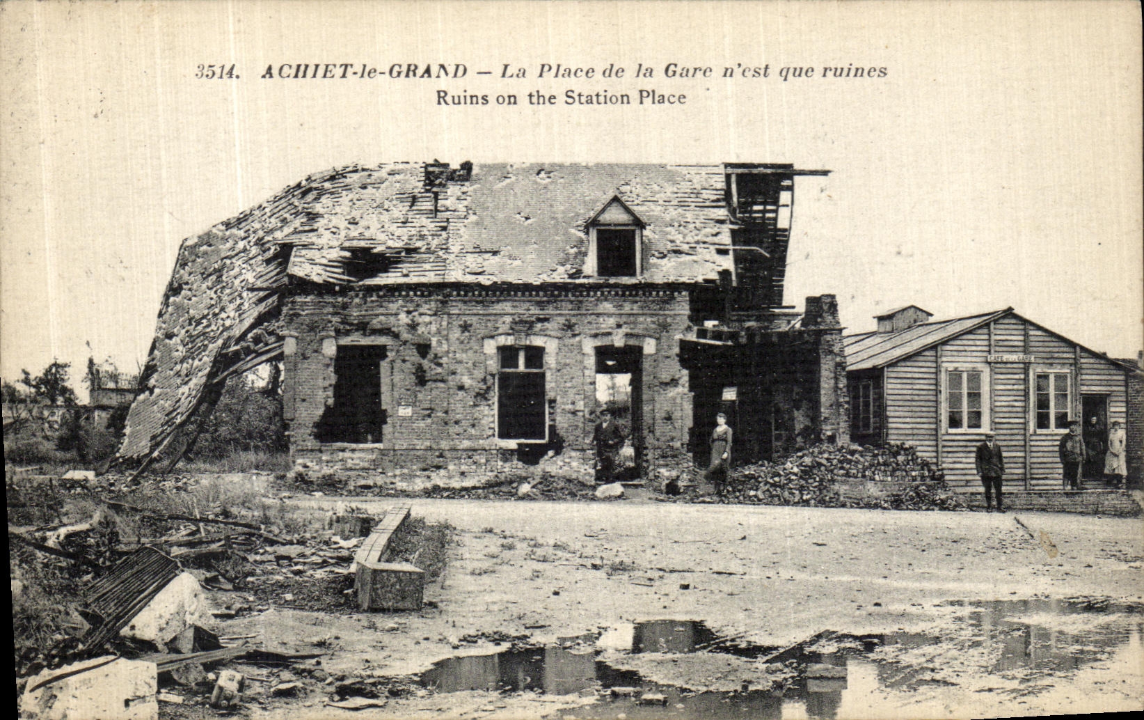 CPA Achiet le grand La place de La Gare Militaria