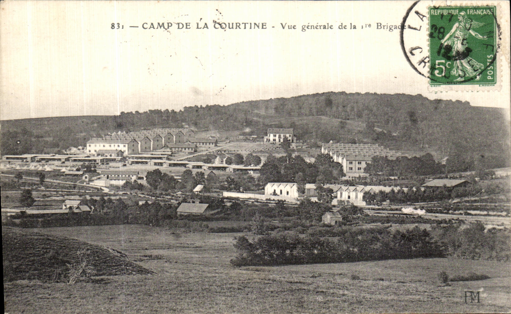 Camp de La Courtine — Vue générale de la 1ère Brigade — éditeur FM, n° 831