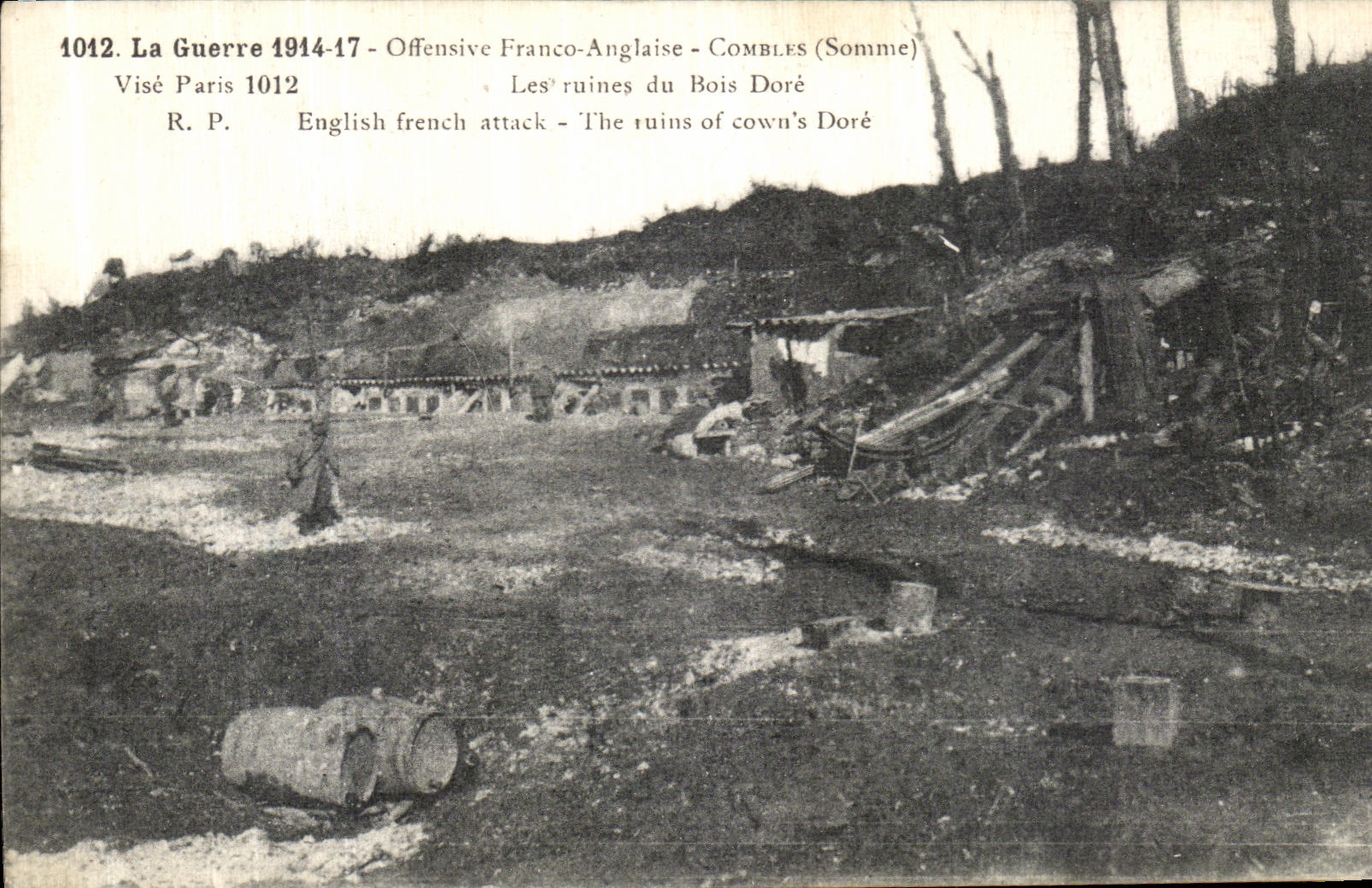 CPA La Guerre Offensive Franco Anglaise Combles Les ruines du bois dore 