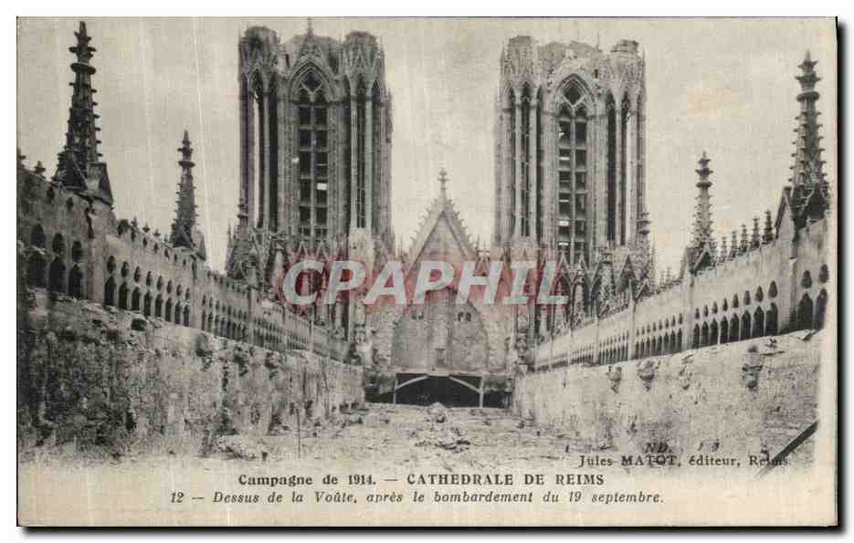 CPA Campagne Cathedrale De Reims Dessus de la voute apres le bombardement Militaria