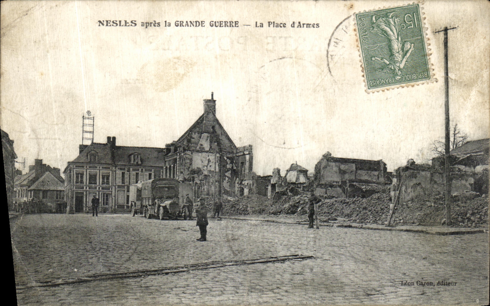 CPA Nesles apres la Grande Guerre La Place d Armes Militaria