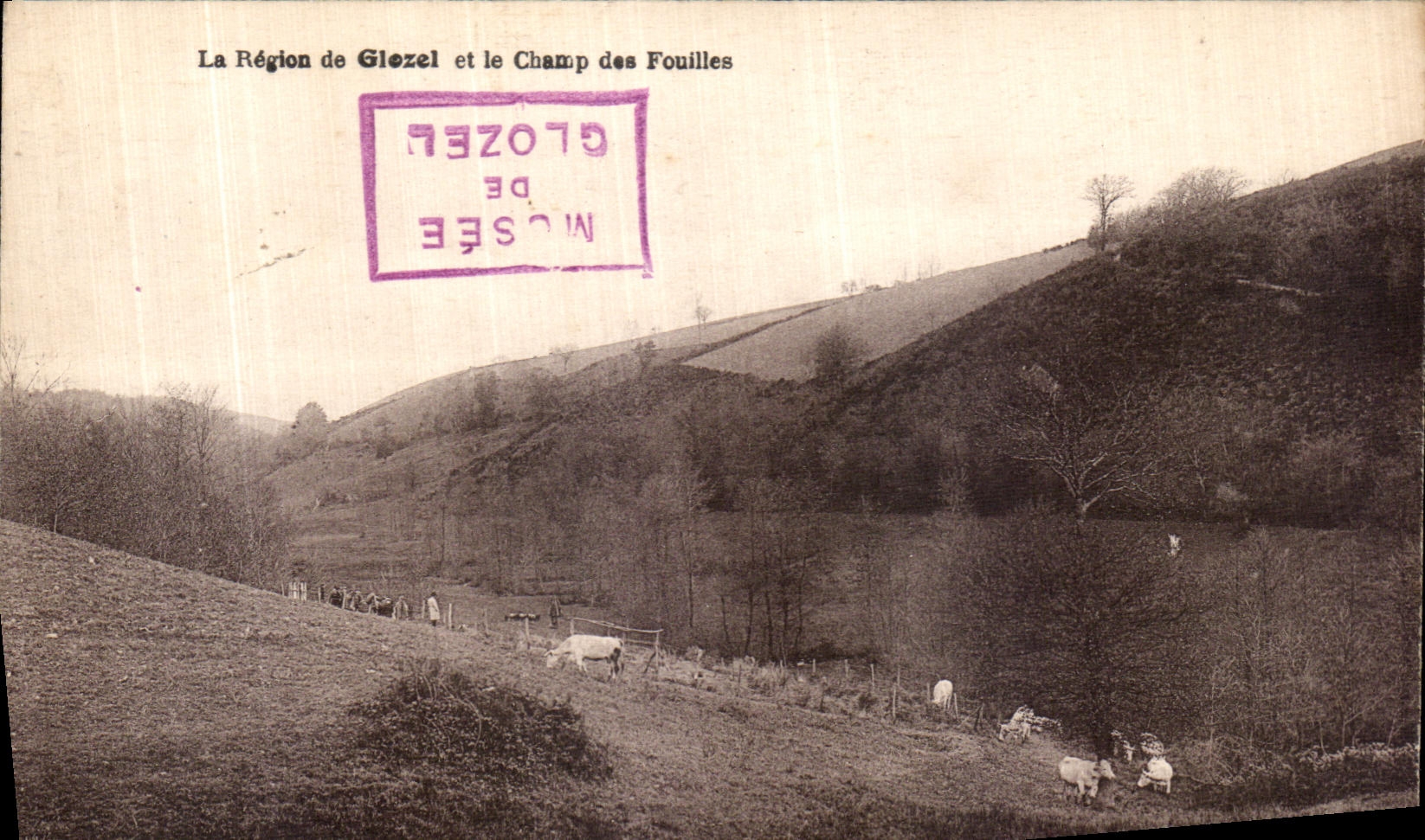 La Région de Glezel et le Champ des Fouilles — Musée de Glozel, éditeur H. Besson